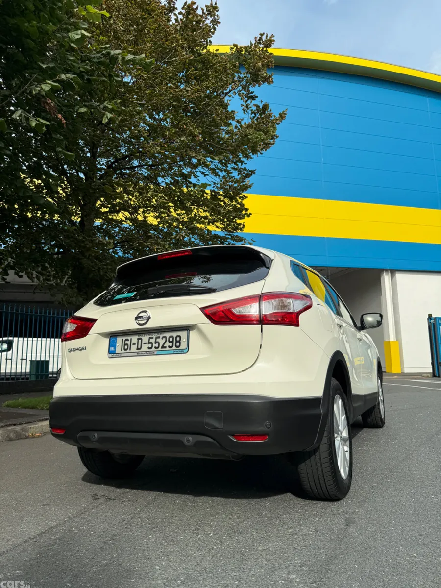 Nissan Qashqai Hatchback, Petrol, 2016, White