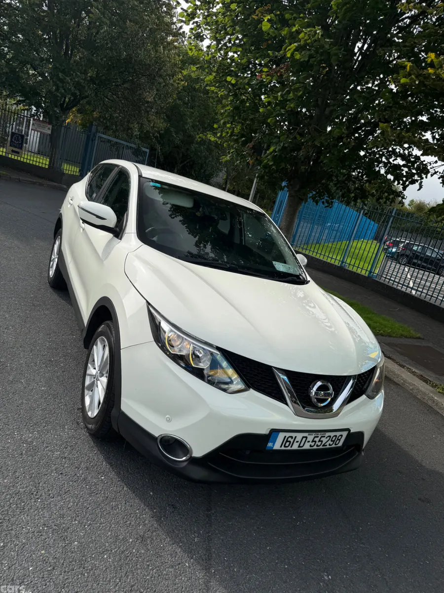 Nissan Qashqai Hatchback, Petrol, 2016, White