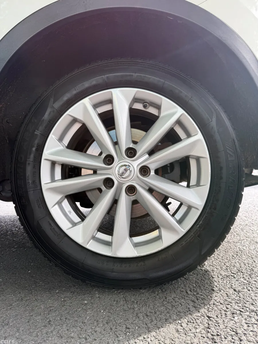 Nissan Qashqai Hatchback, Petrol, 2016, White