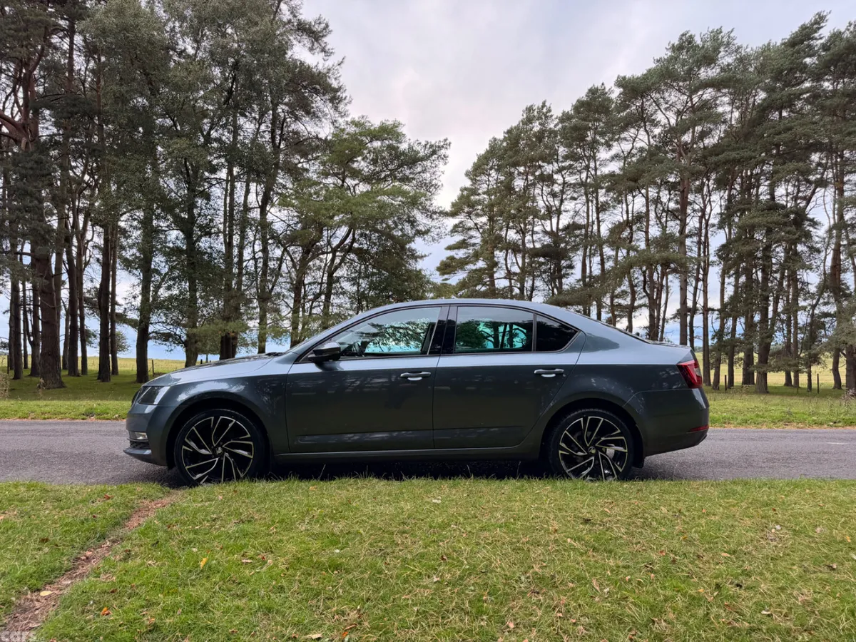 Skoda Octavia Saloon, Diesel, 2018, Grey