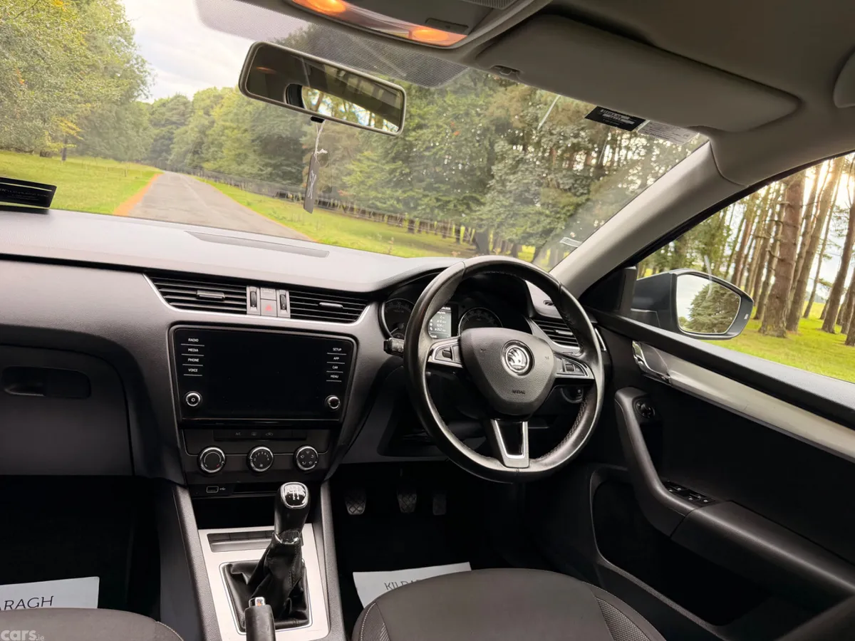 Skoda Octavia Saloon, Diesel, 2018, Grey