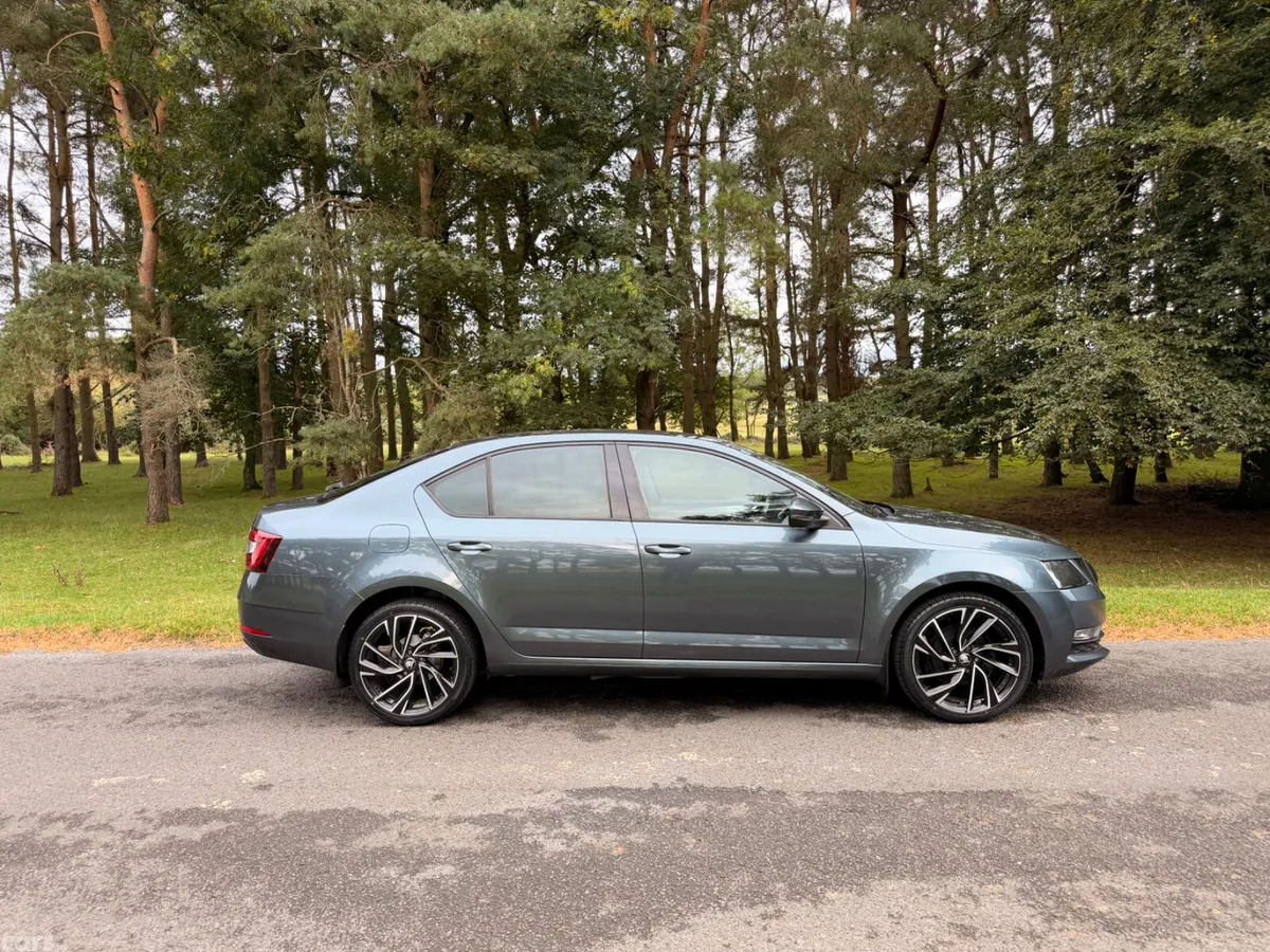 Skoda Octavia Saloon, Diesel, 2018, Grey