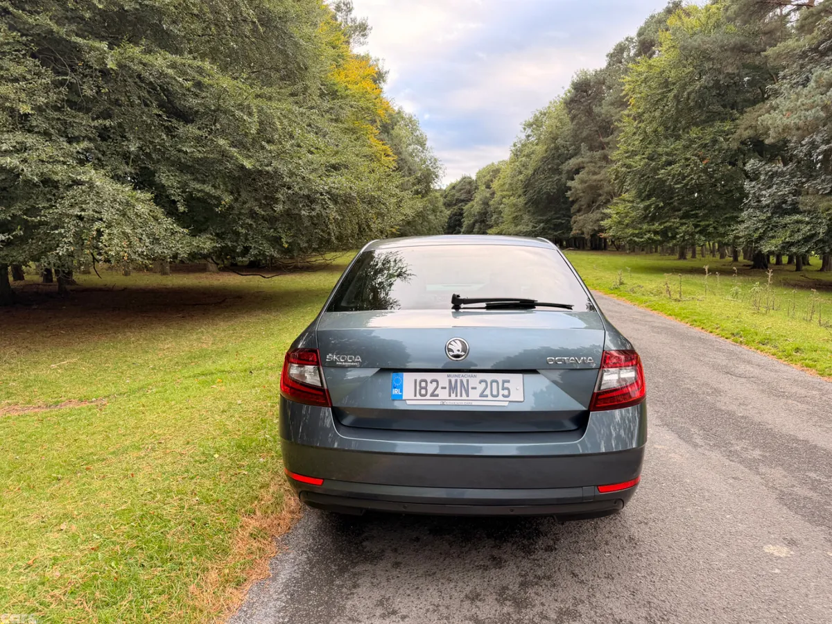 Skoda Octavia Saloon, Diesel, 2018, Grey