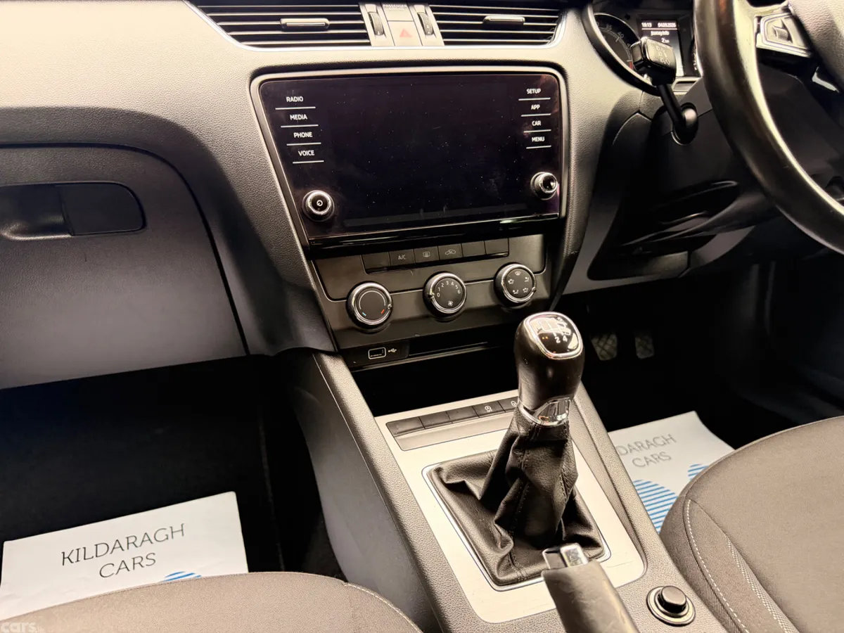Skoda Octavia Saloon, Diesel, 2018, Grey