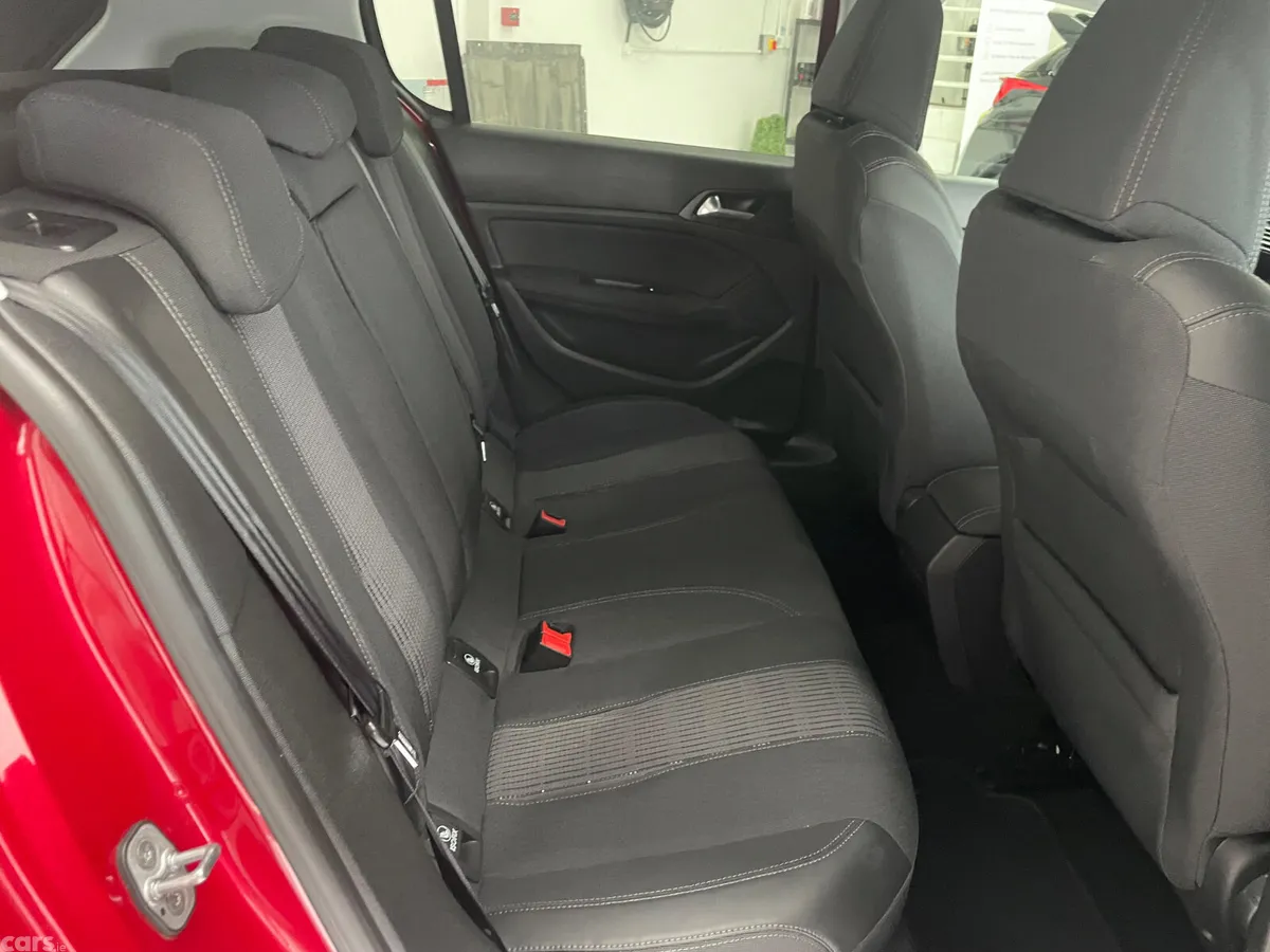 Peugeot 308 Hatchback, Diesel, 2018, Red