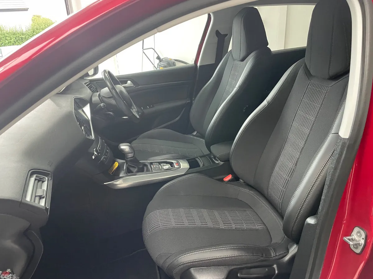 Peugeot 308 Hatchback, Diesel, 2018, Red