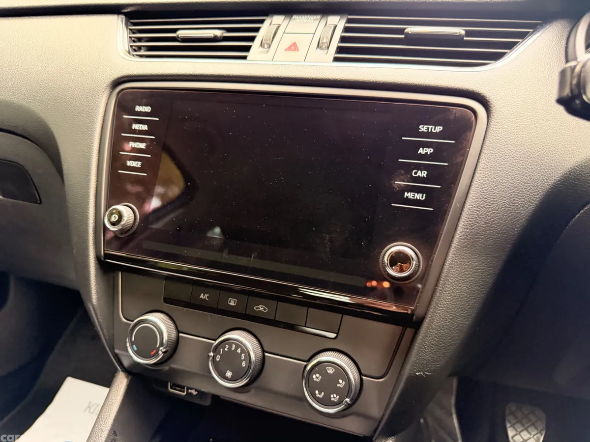 Skoda Octavia Saloon, Diesel, 2018, Grey