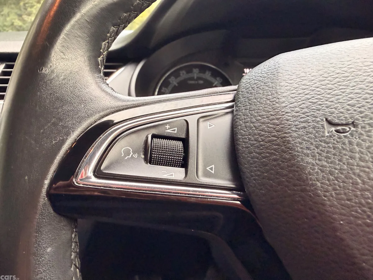Skoda Octavia Saloon, Diesel, 2018, Grey