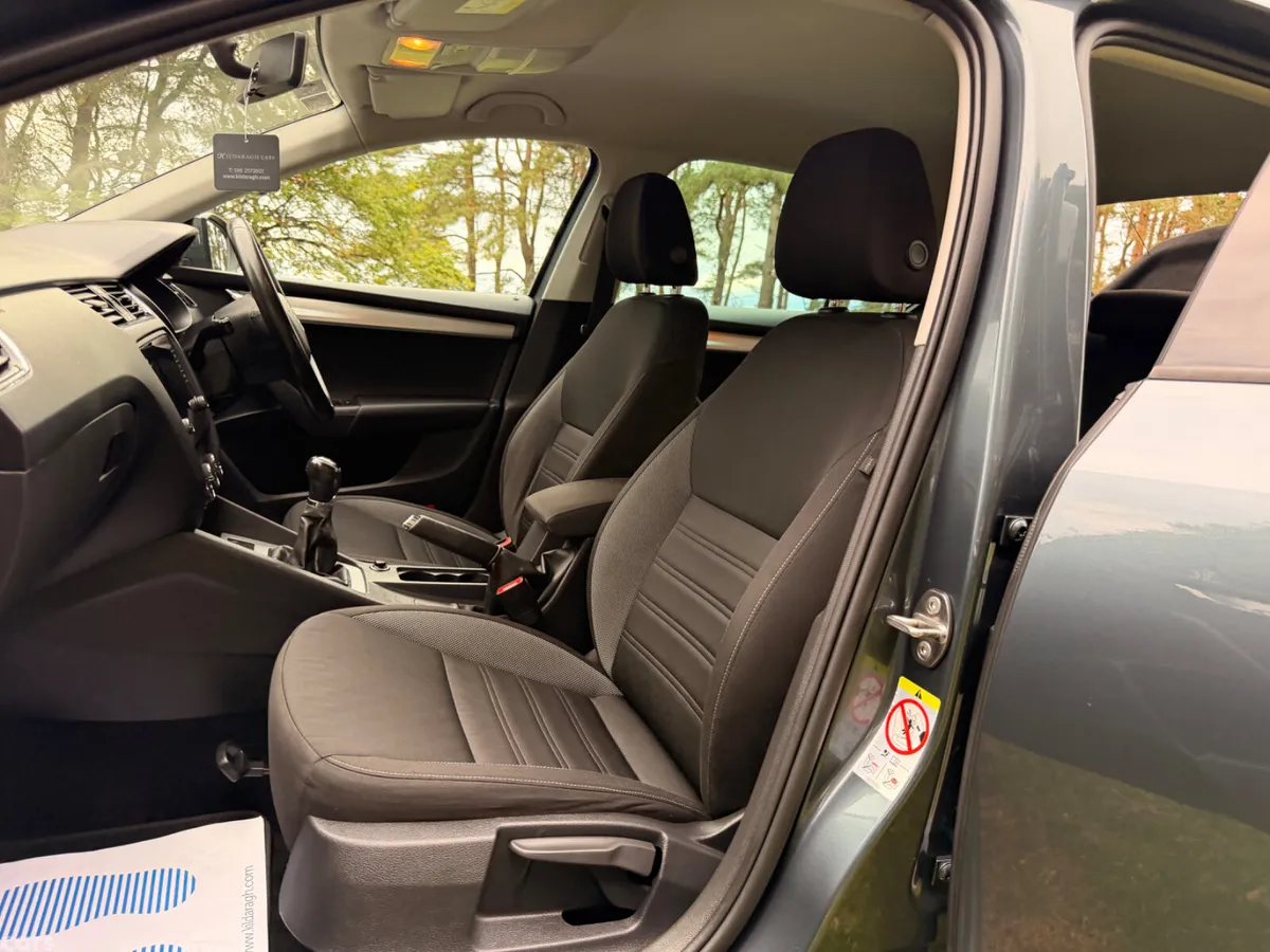 Skoda Octavia Saloon, Diesel, 2018, Grey