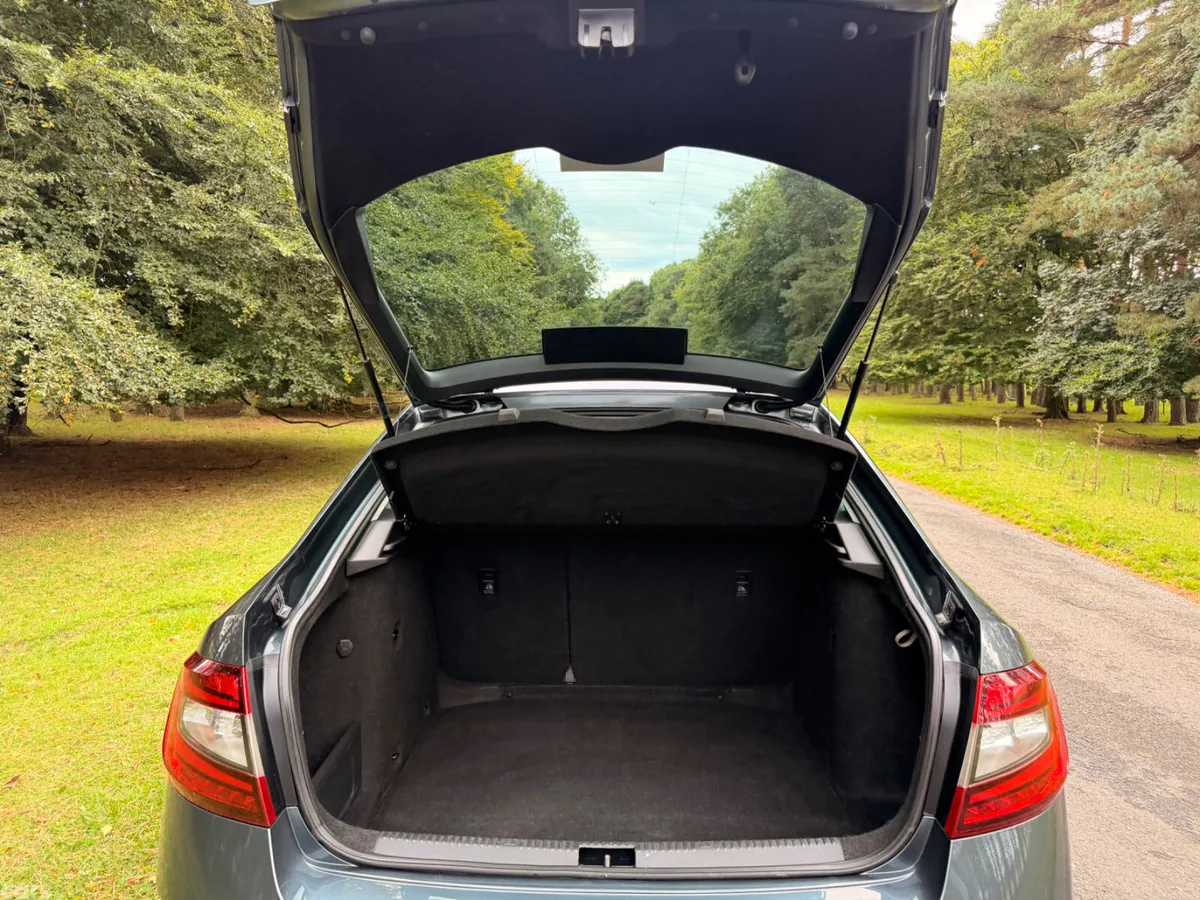 Skoda Octavia Saloon, Diesel, 2018, Grey