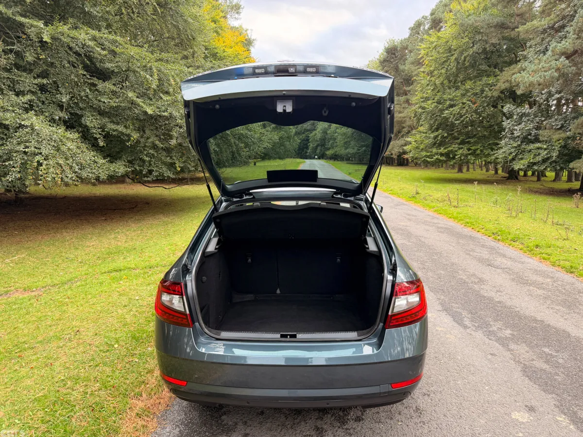 Skoda Octavia Saloon, Diesel, 2018, Grey