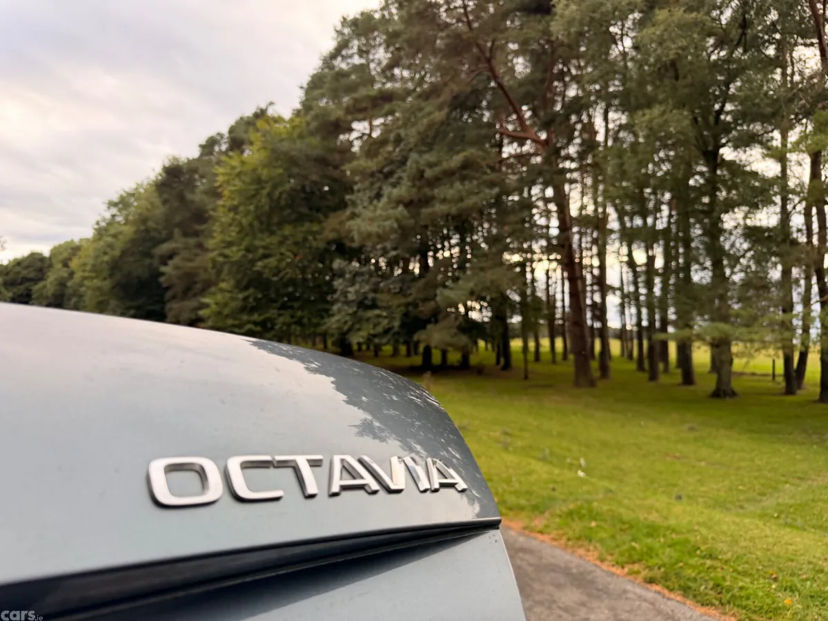 Skoda Octavia Saloon, Diesel, 2018, Grey