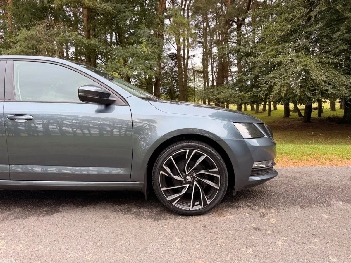 Skoda Octavia Saloon, Diesel, 2018, Grey