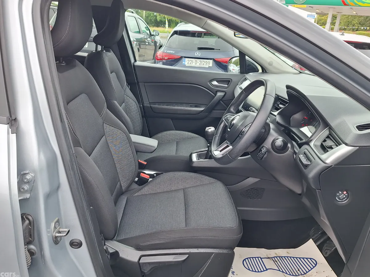 Renault Captur Hatchback, Petrol, 2023, Grey
