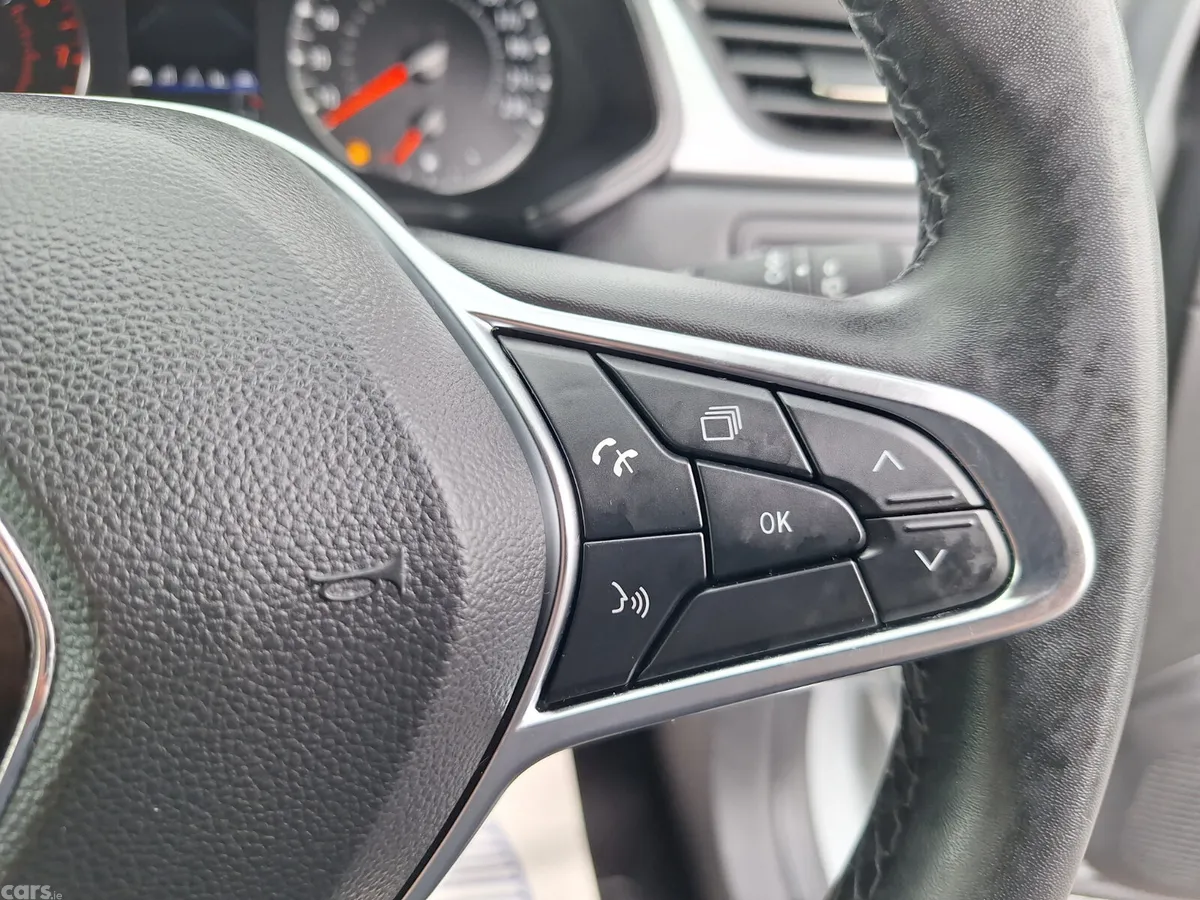 Renault Captur Hatchback, Petrol, 2023, Grey