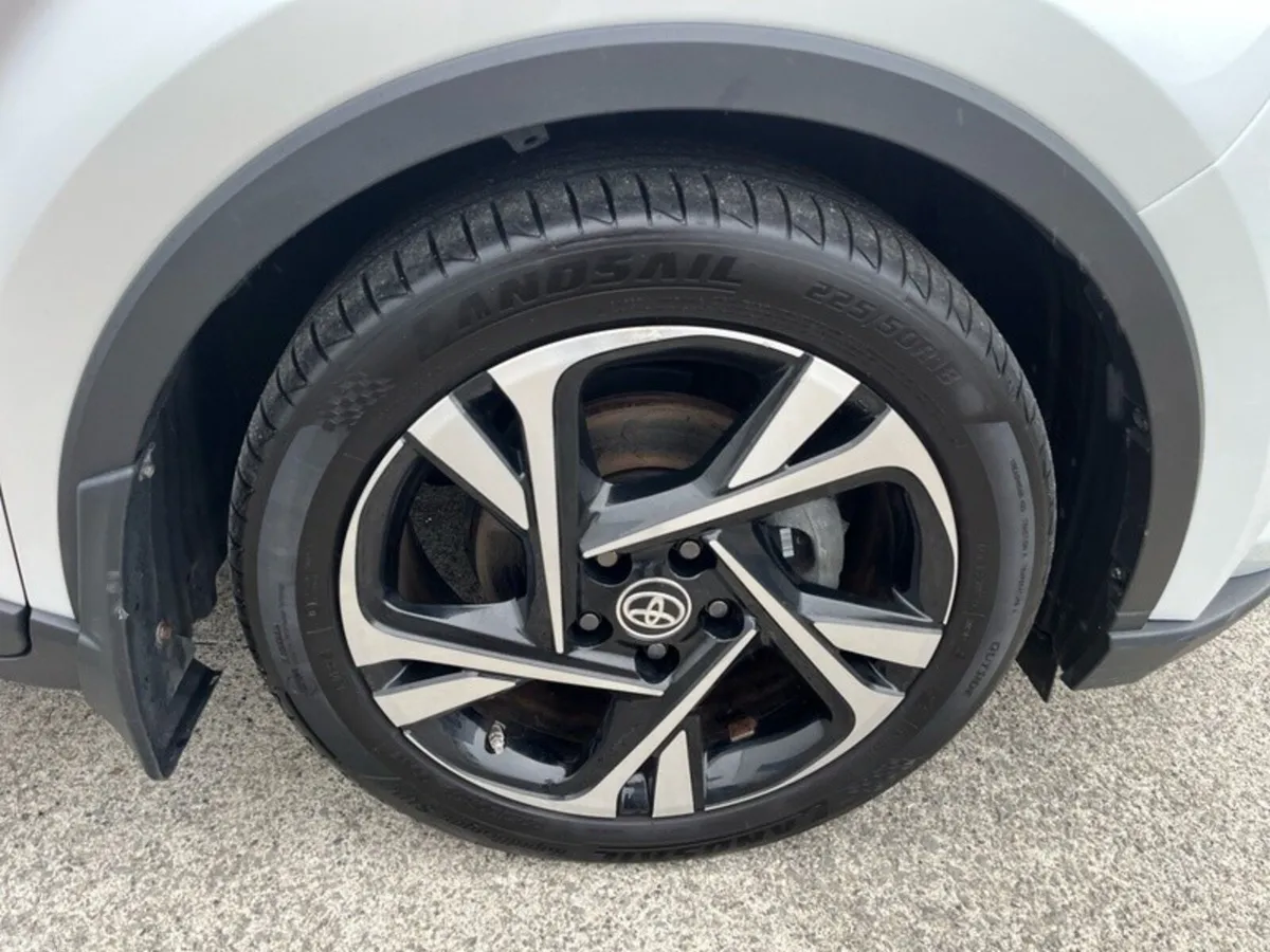 Toyota C-HR SUV, Petrol Hybrid, 2023, White
