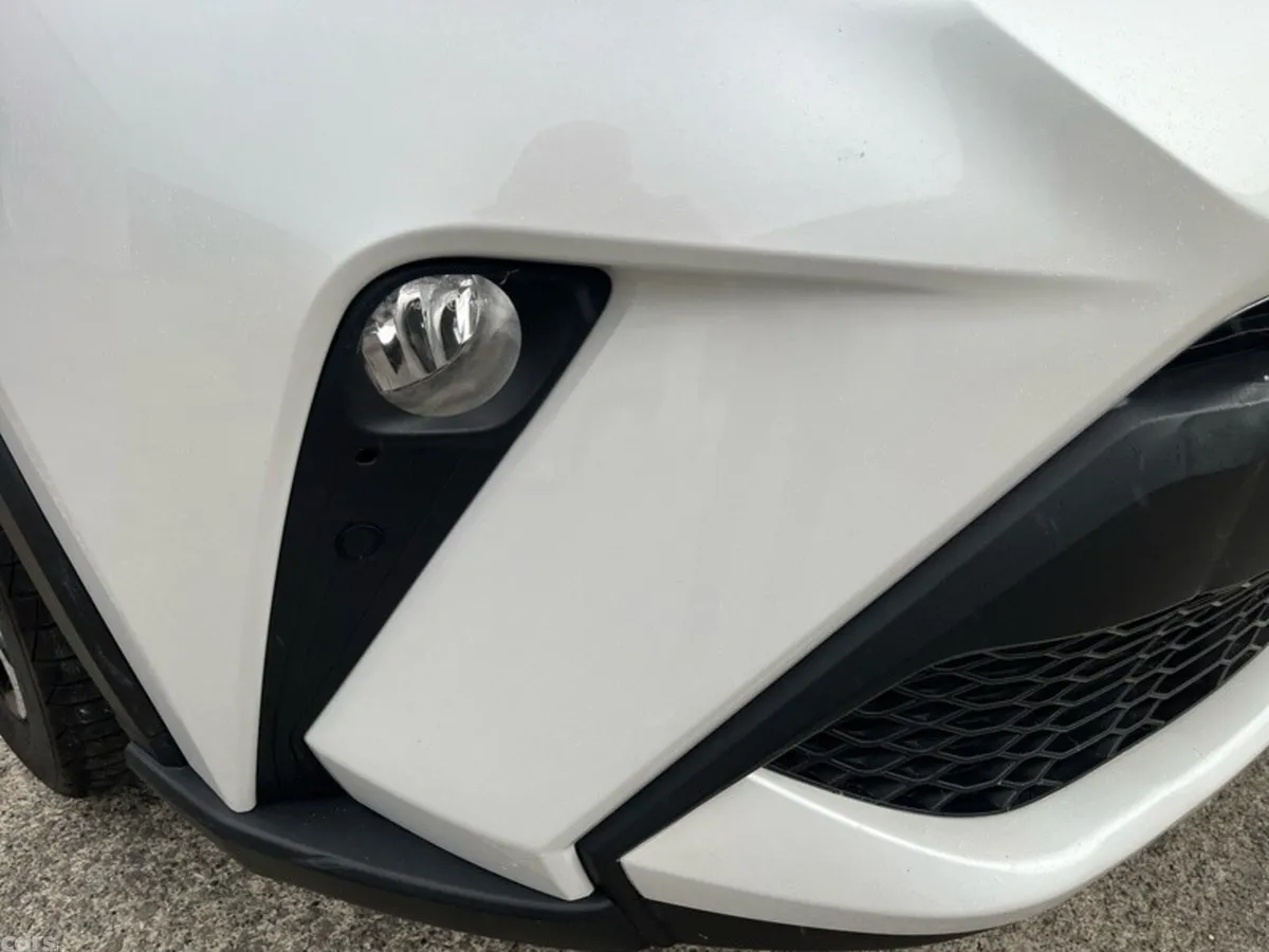 Toyota C-HR SUV, Petrol Hybrid, 2023, White