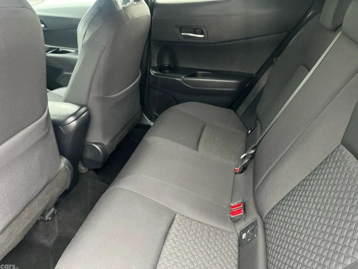 Toyota C-HR SUV, Petrol Hybrid, 2023, White