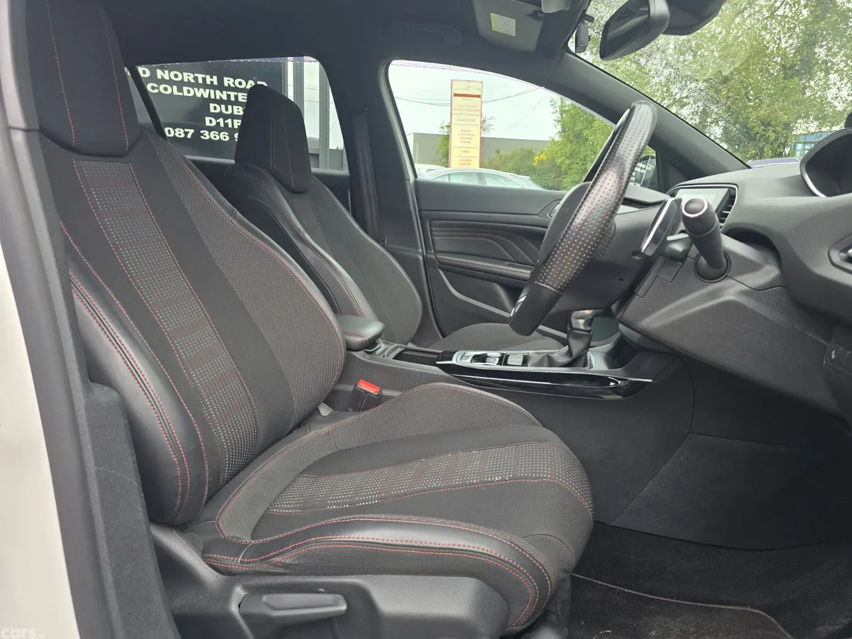 Peugeot 308 Hatchback, Petrol, 2017, White