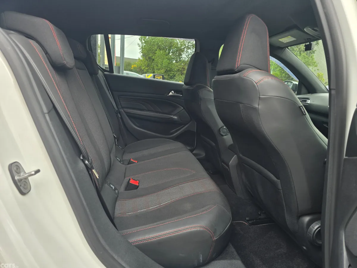 Peugeot 308 Hatchback, Petrol, 2017, White