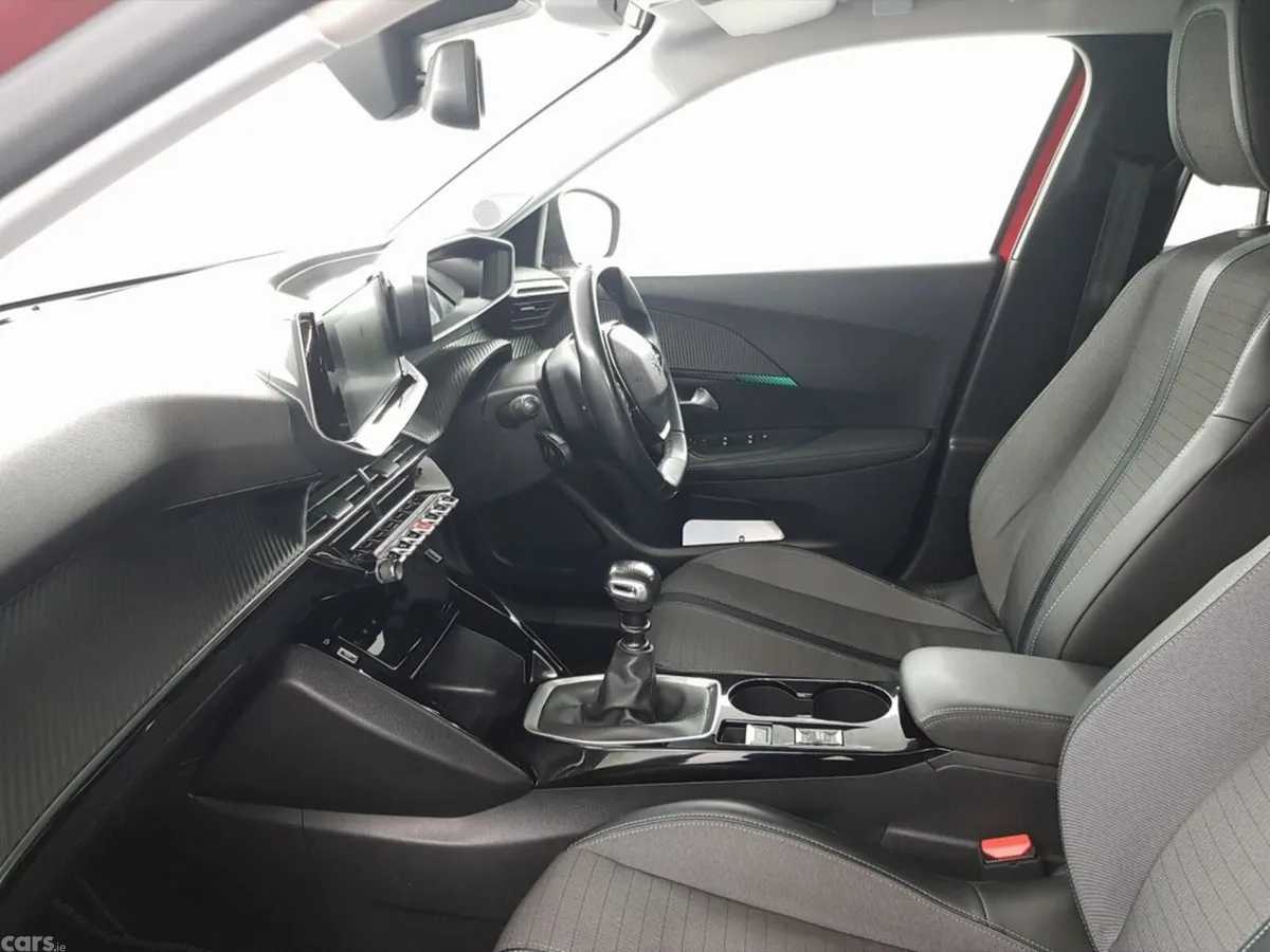 Peugeot 2008 MPV, Petrol, 2021, Red