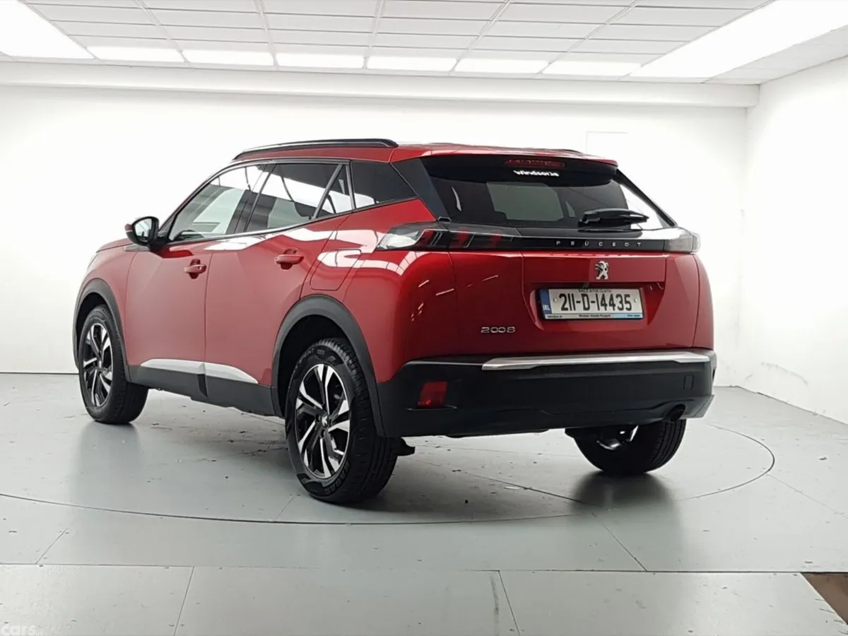 Peugeot 2008 MPV, Petrol, 2021, Red