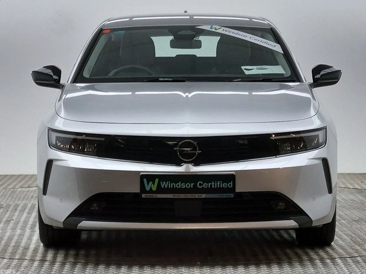 Opel Astra Hatchback, Petrol, 2025, Silver