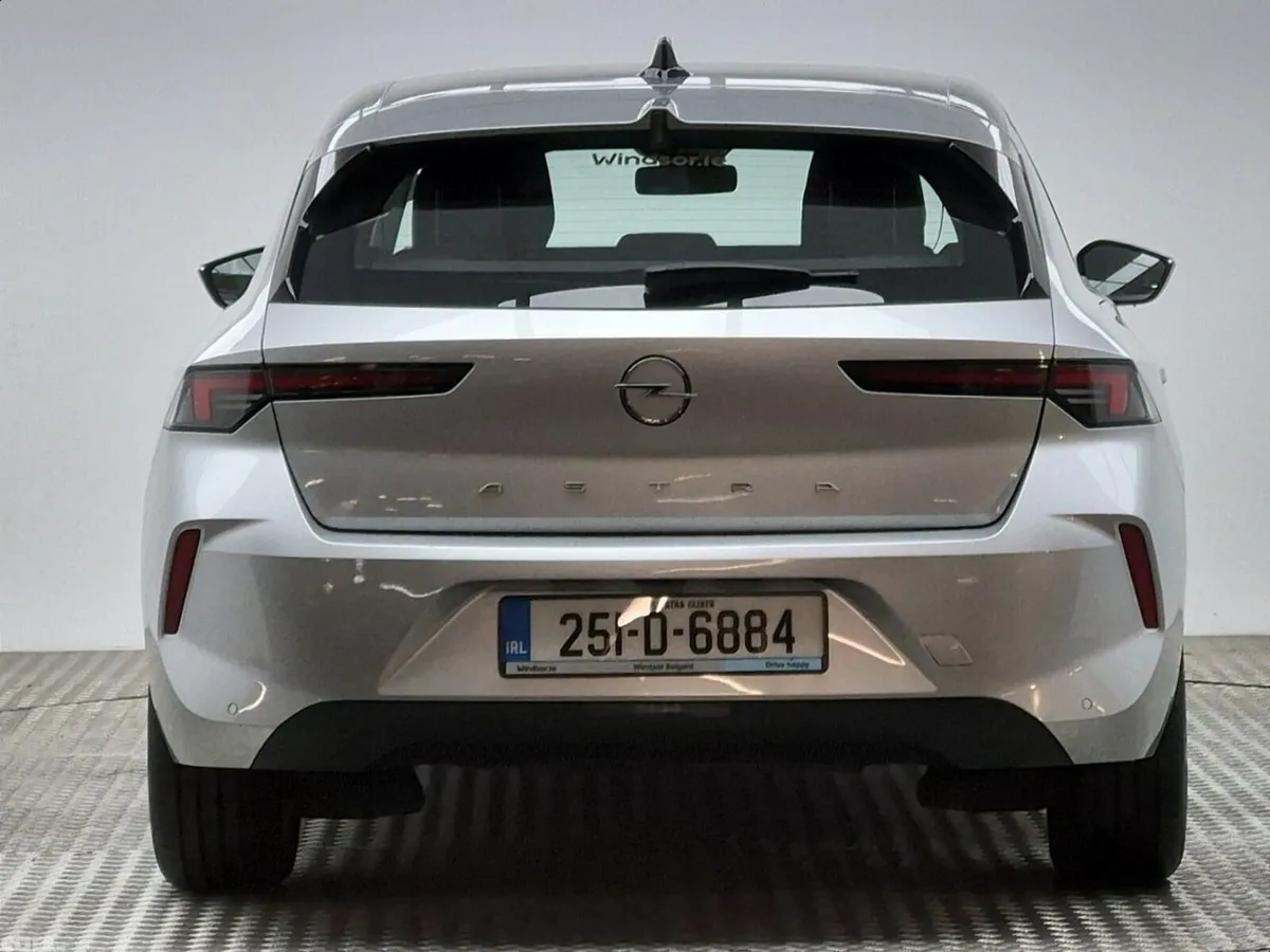 Opel Astra Hatchback, Petrol, 2025, Silver