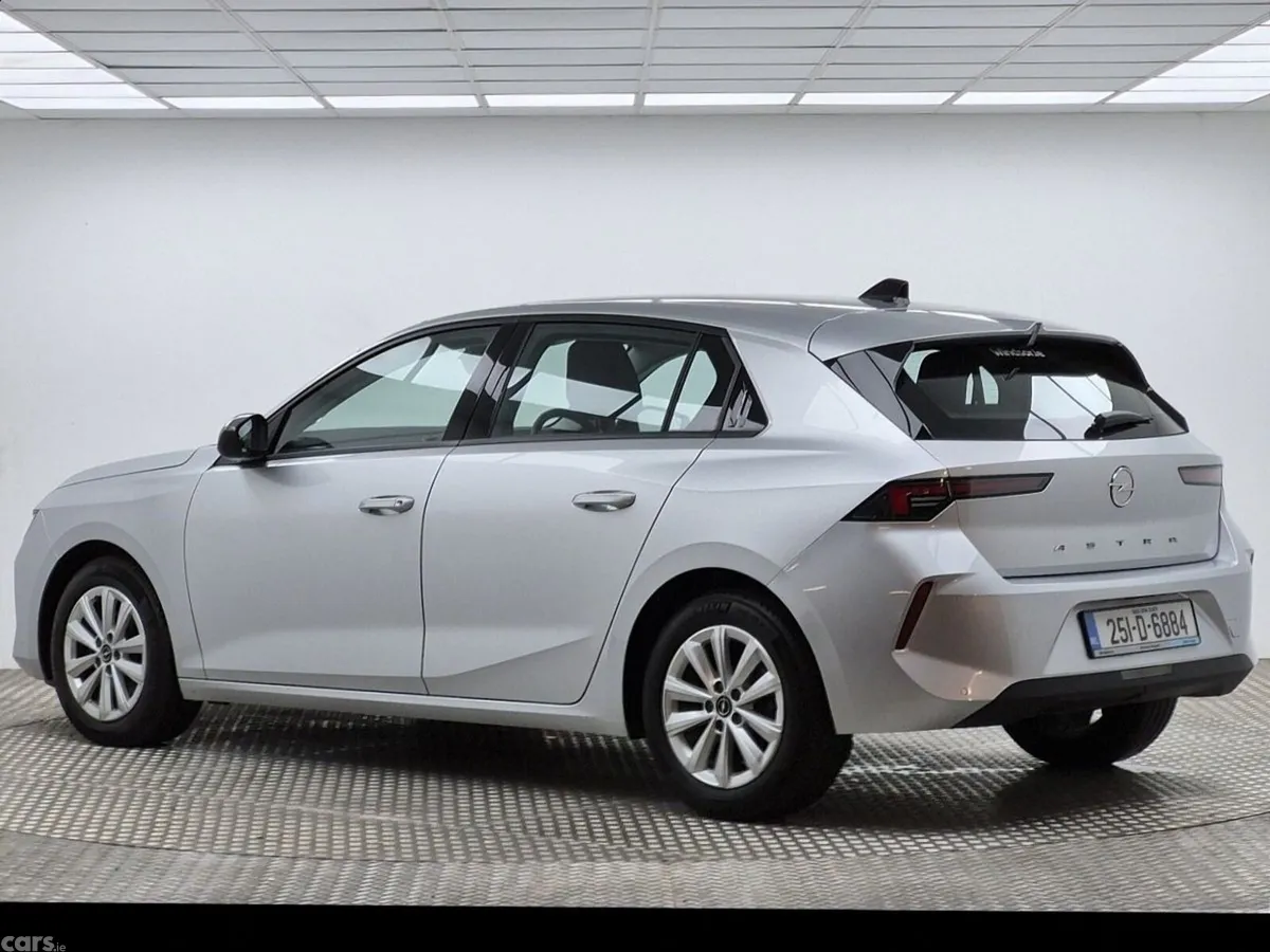 Opel Astra Hatchback, Petrol, 2025, Silver
