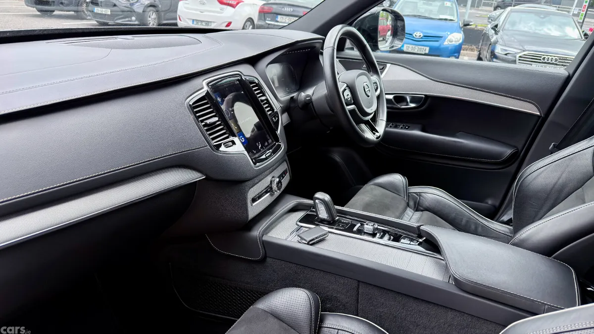 Volvo XC90 SUV, Petrol Plug-in Hybrid, 2020, Black
