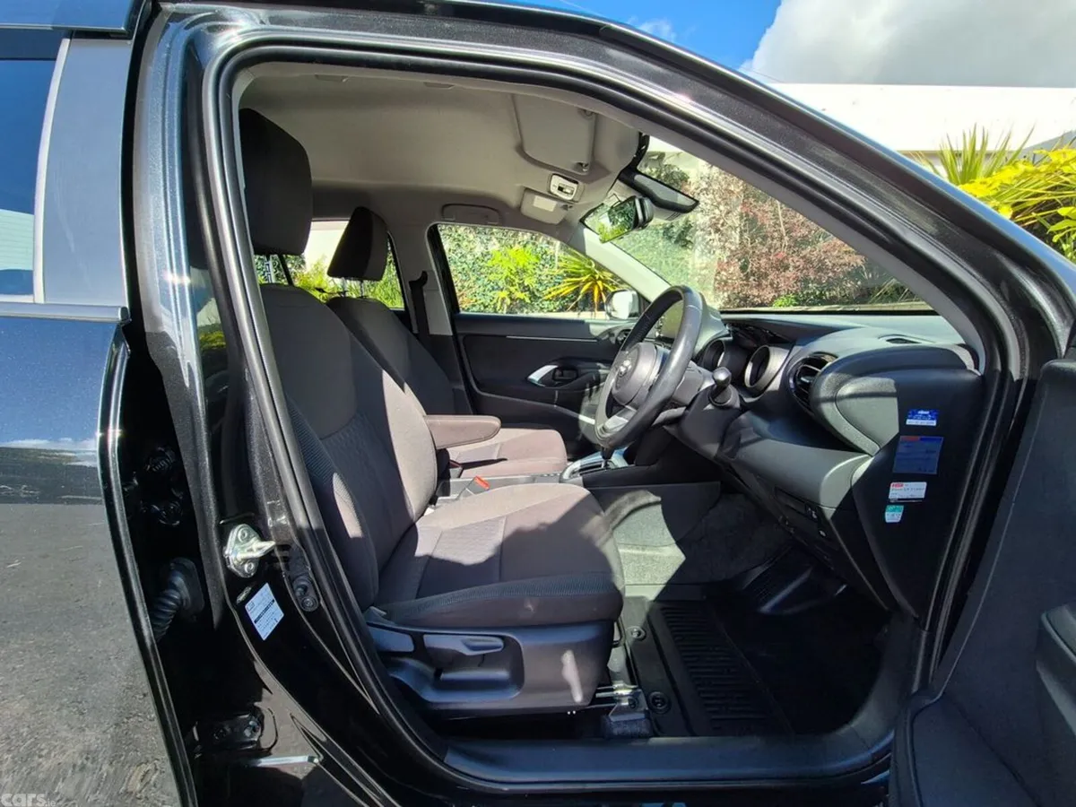 Toyota Yaris Cross SUV, Petrol Hybrid, 2023, Black