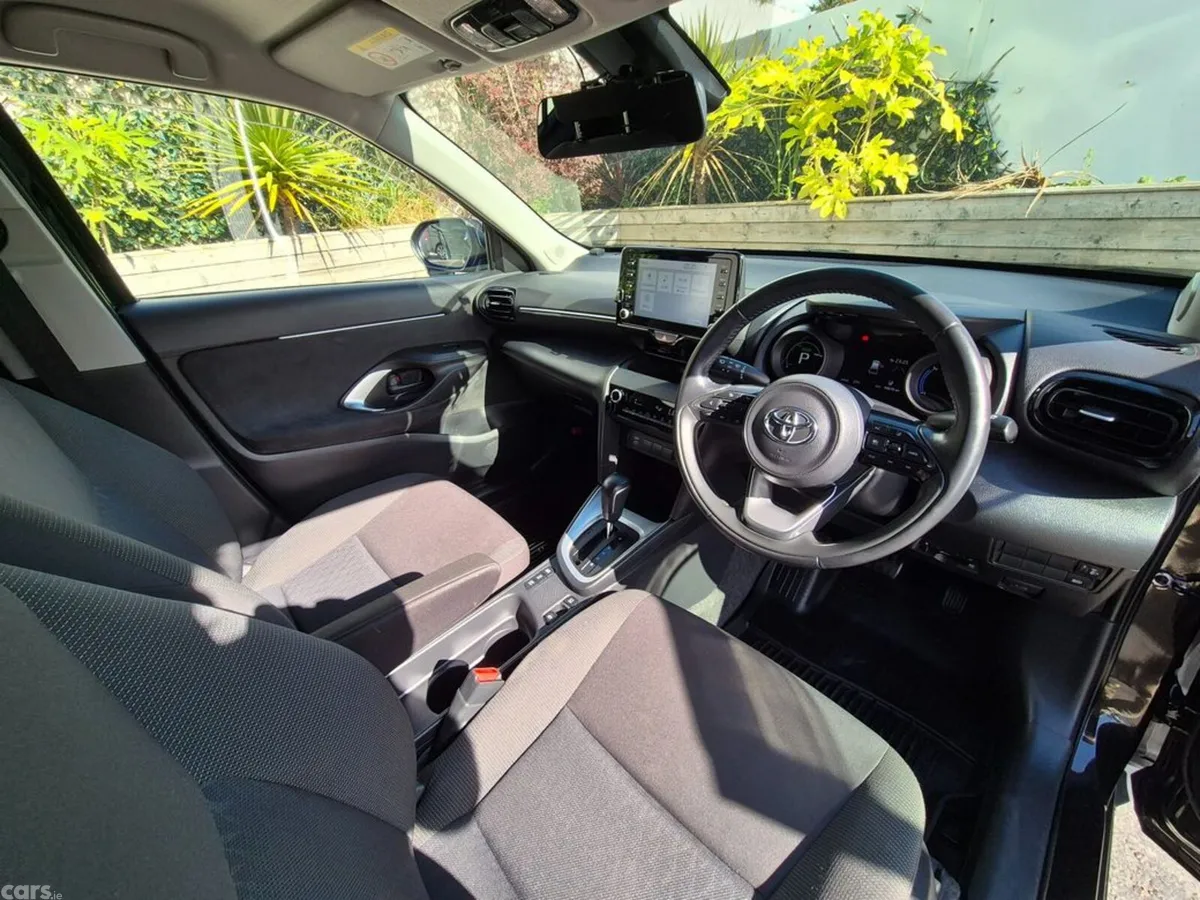 Toyota Yaris Cross SUV, Petrol Hybrid, 2023, Black