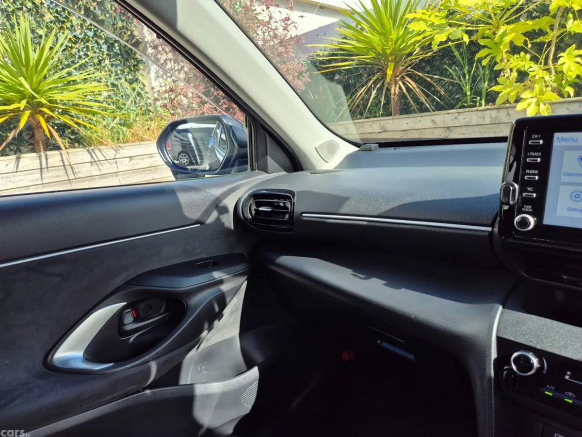 Toyota Yaris Cross SUV, Petrol Hybrid, 2023, Black