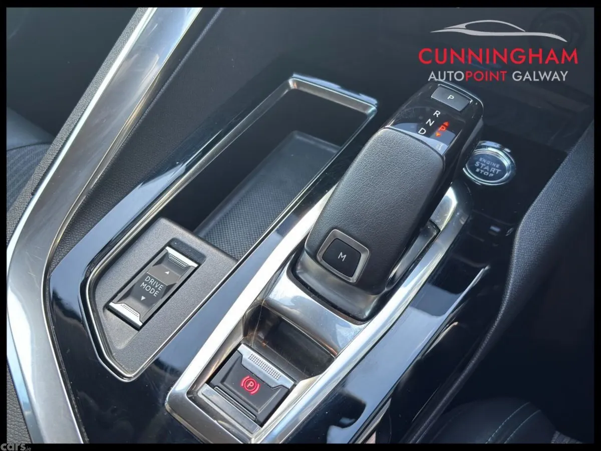 Peugeot 3008 MPV, Petrol, 2021, Grey
