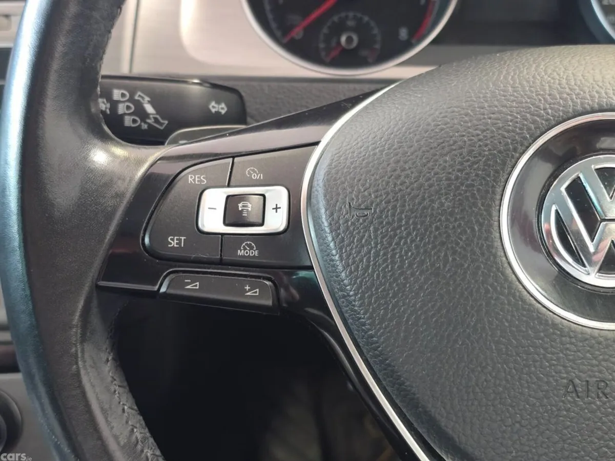 Volkswagen Golf Hatchback, Petrol, 2016, Red