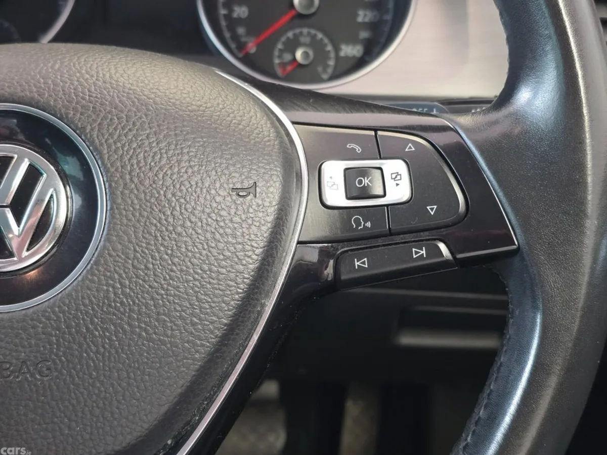 Volkswagen Golf Hatchback, Petrol, 2016, Red