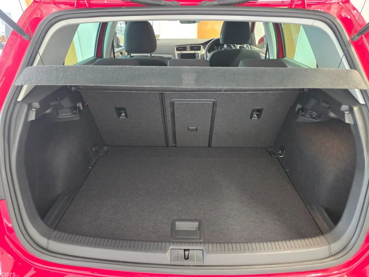 Volkswagen Golf Hatchback, Petrol, 2016, Red