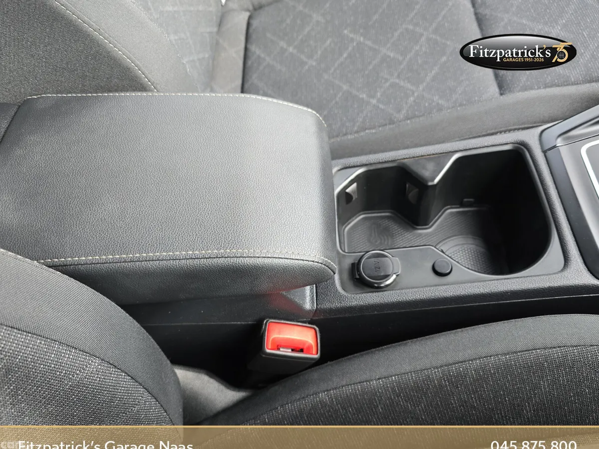 Volkswagen Golf Estate, Petrol, 2023, Grey