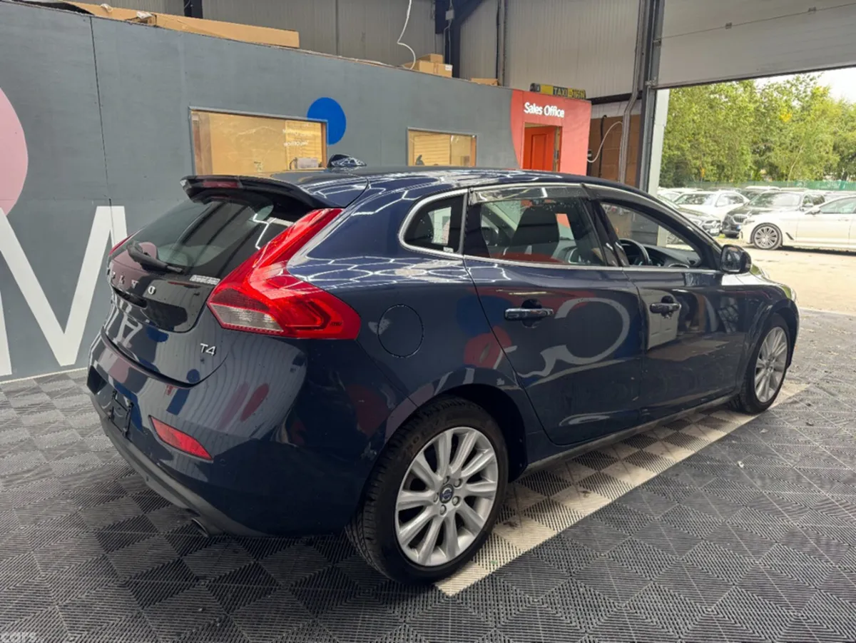 Volvo V40 Estate, Petrol, 2015, Blue