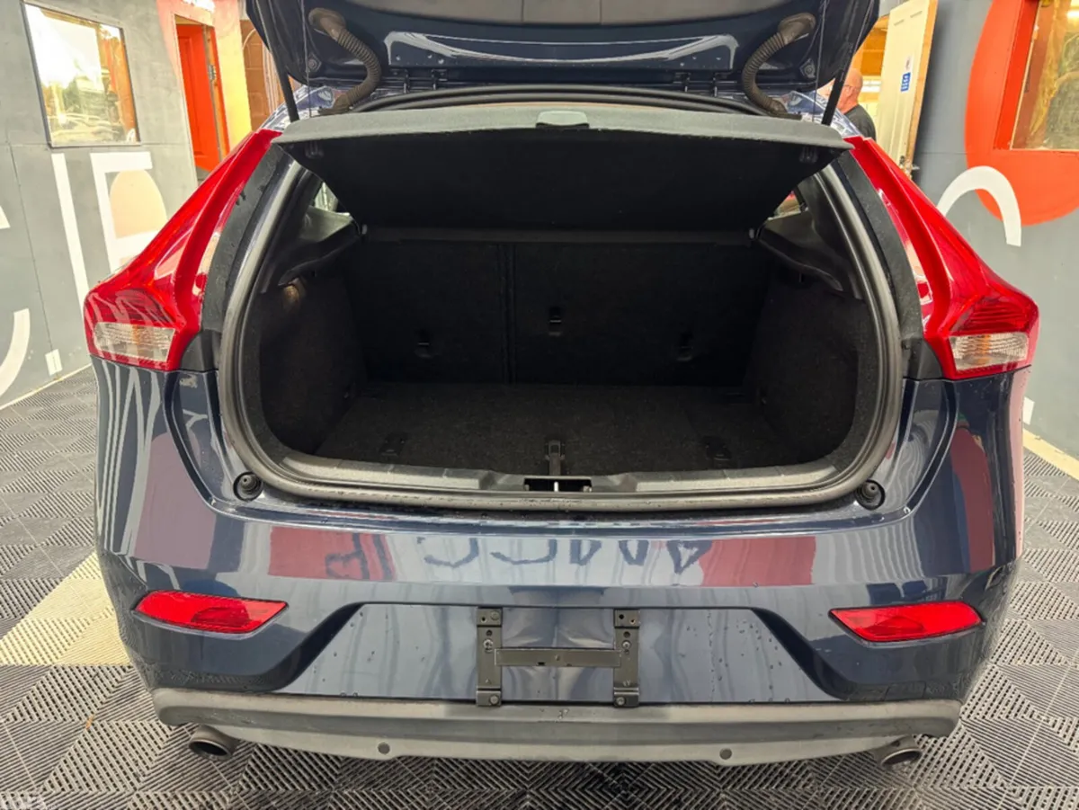 Volvo V40 Estate, Petrol, 2015, Blue
