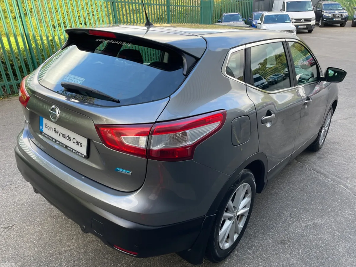 Nissan Qashqai SUV, Diesel, 2016, Grey