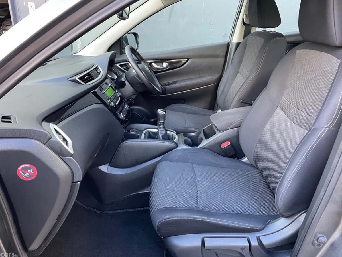 Nissan Qashqai SUV, Diesel, 2016, Grey