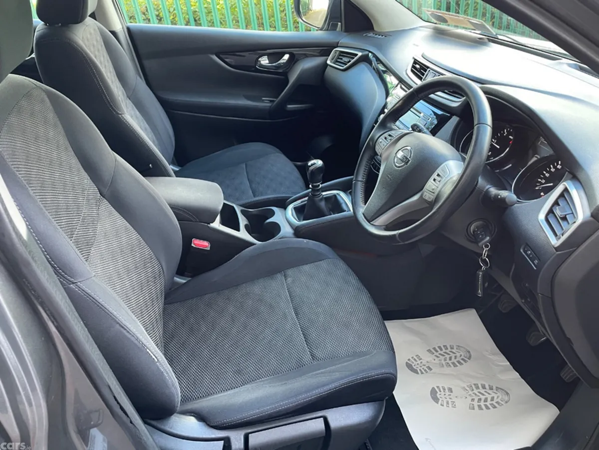 Nissan Qashqai SUV, Diesel, 2016, Grey