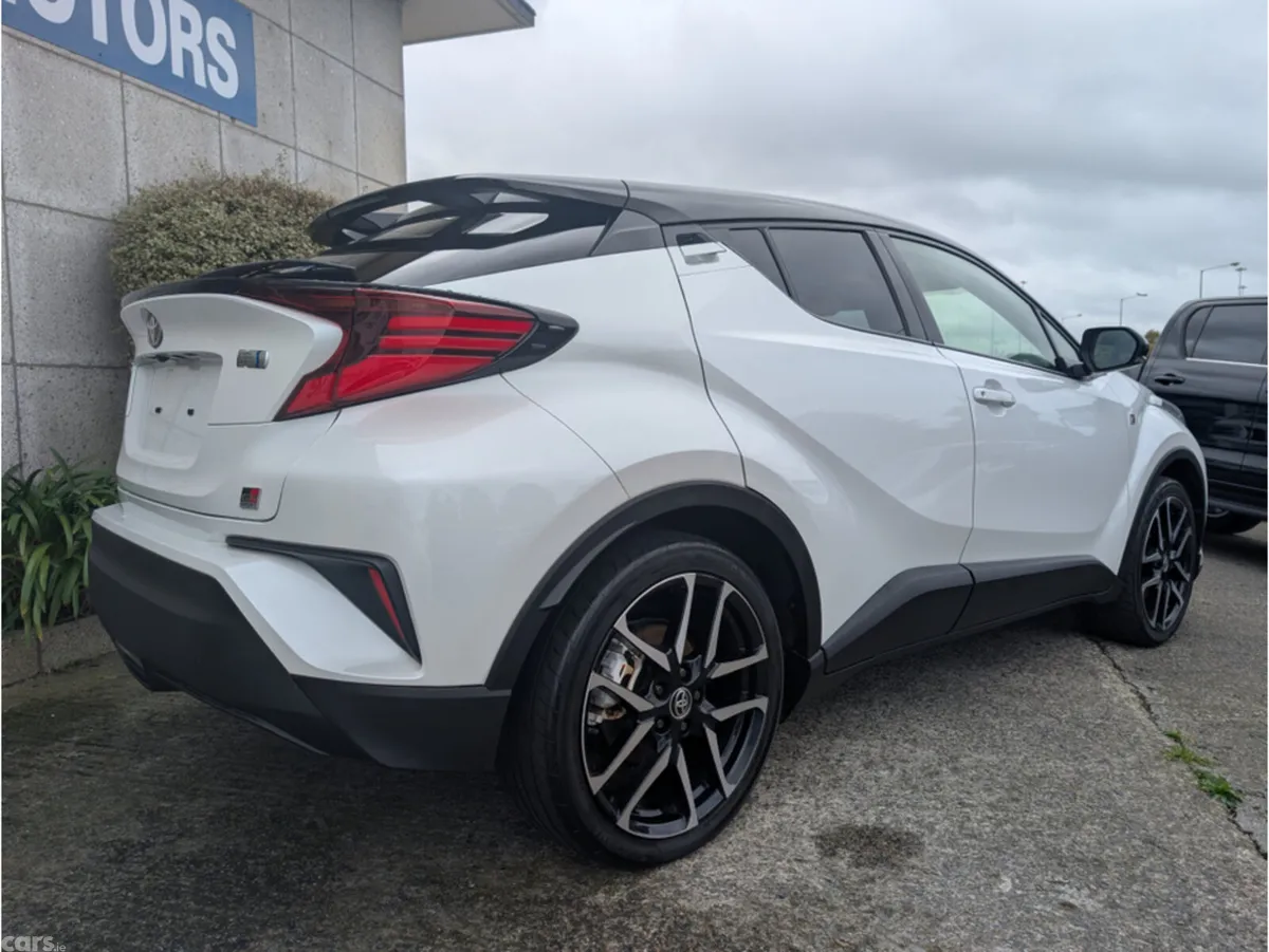 Toyota C-HR SUV, Petrol Hybrid, 2023, White