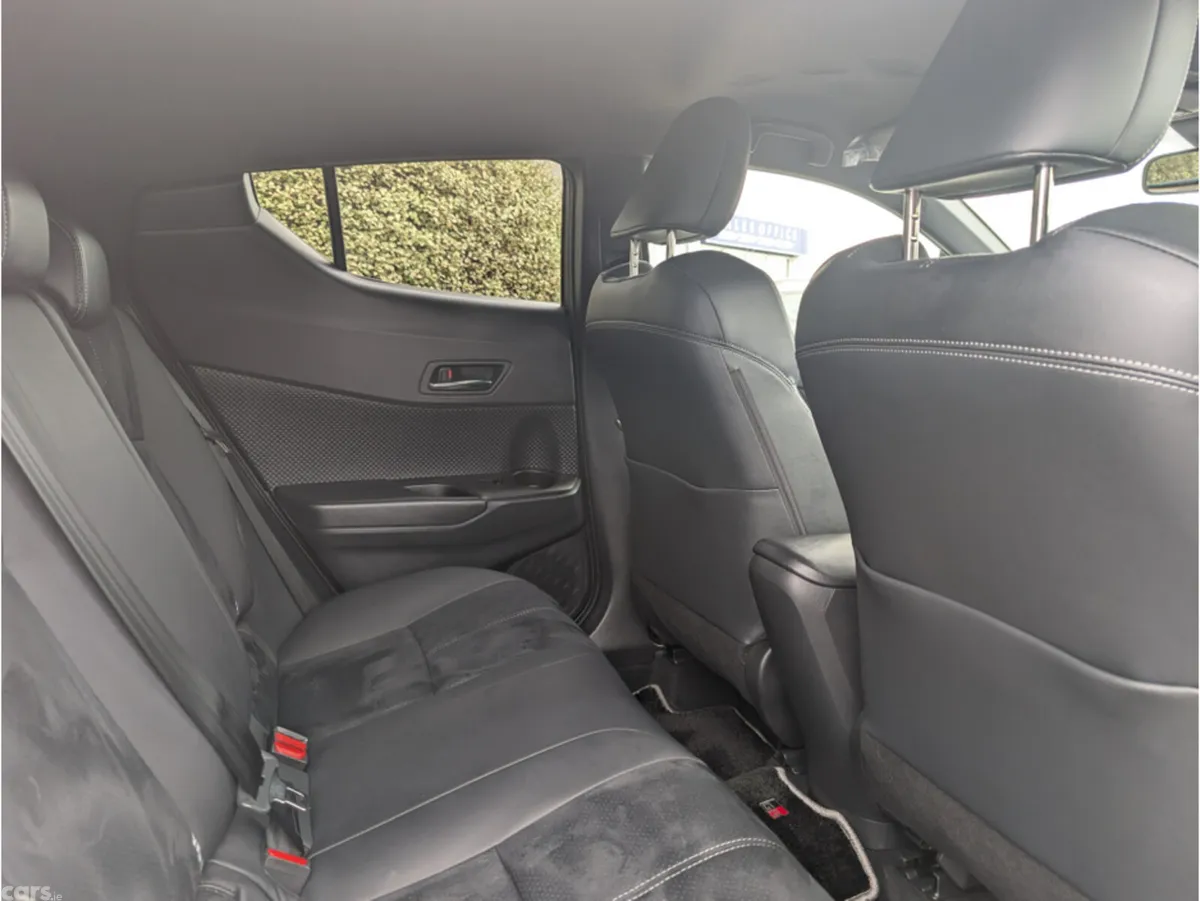 Toyota C-HR SUV, Petrol Hybrid, 2023, White