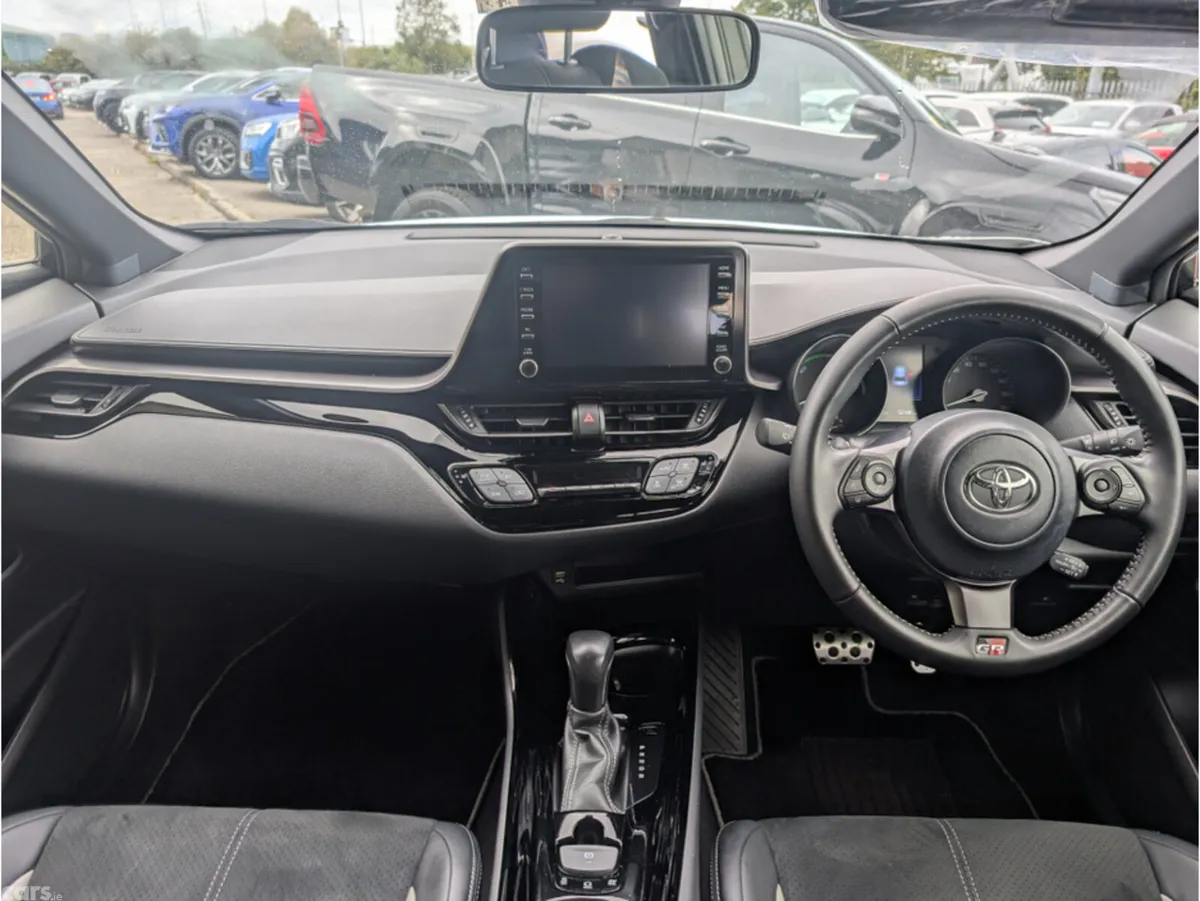 Toyota C-HR SUV, Petrol Hybrid, 2023, White