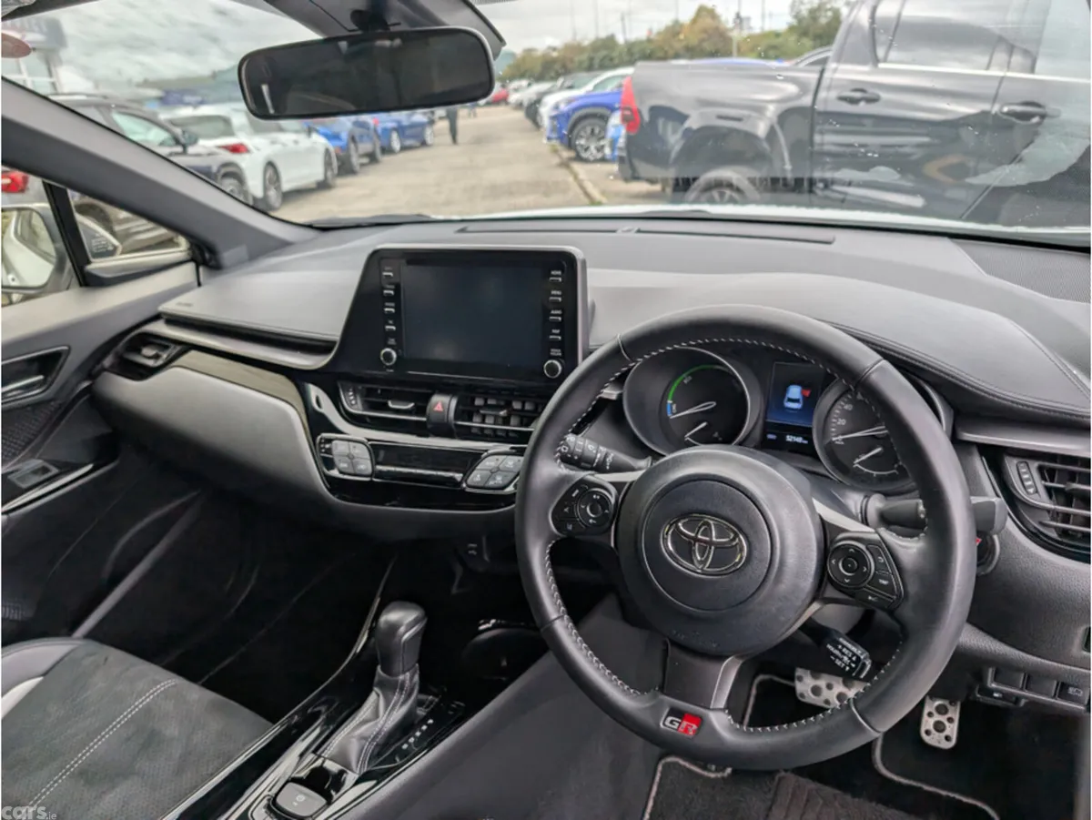 Toyota C-HR SUV, Petrol Hybrid, 2023, White