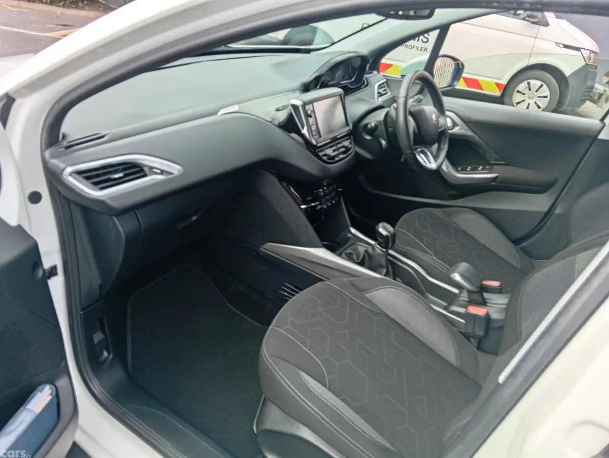 Peugeot 2008 Estate, Diesel, 2017, White