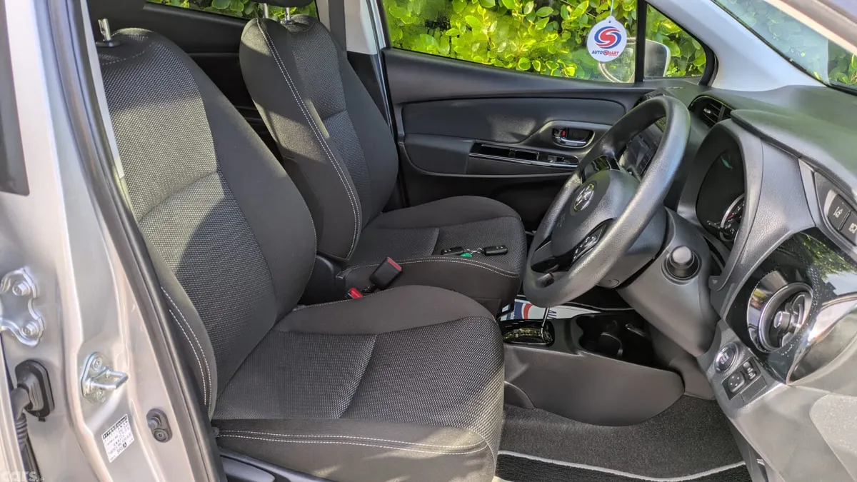 Toyota Yaris Hatchback, Petrol, 2020, Silver