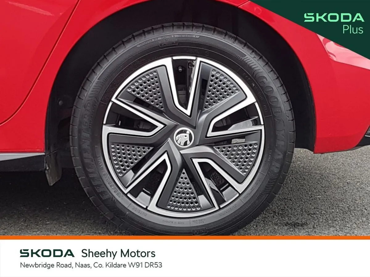 Skoda Fabia Hatchback, Petrol, 2023, Red
